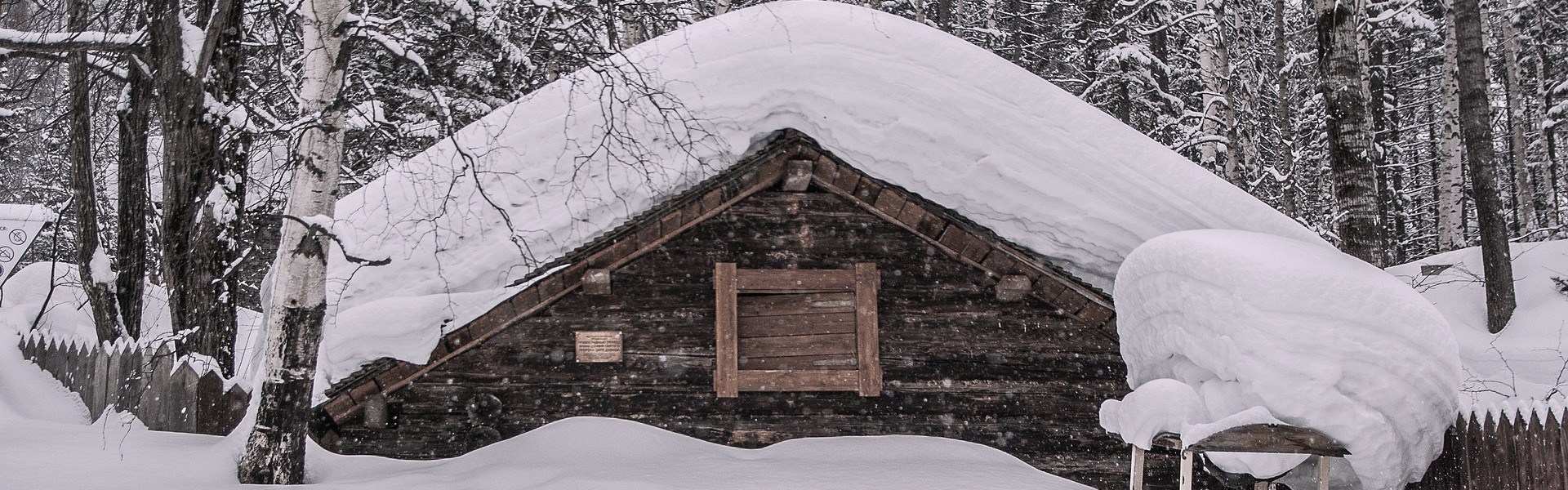 Snowy_cabin_in_Siberia.jpg